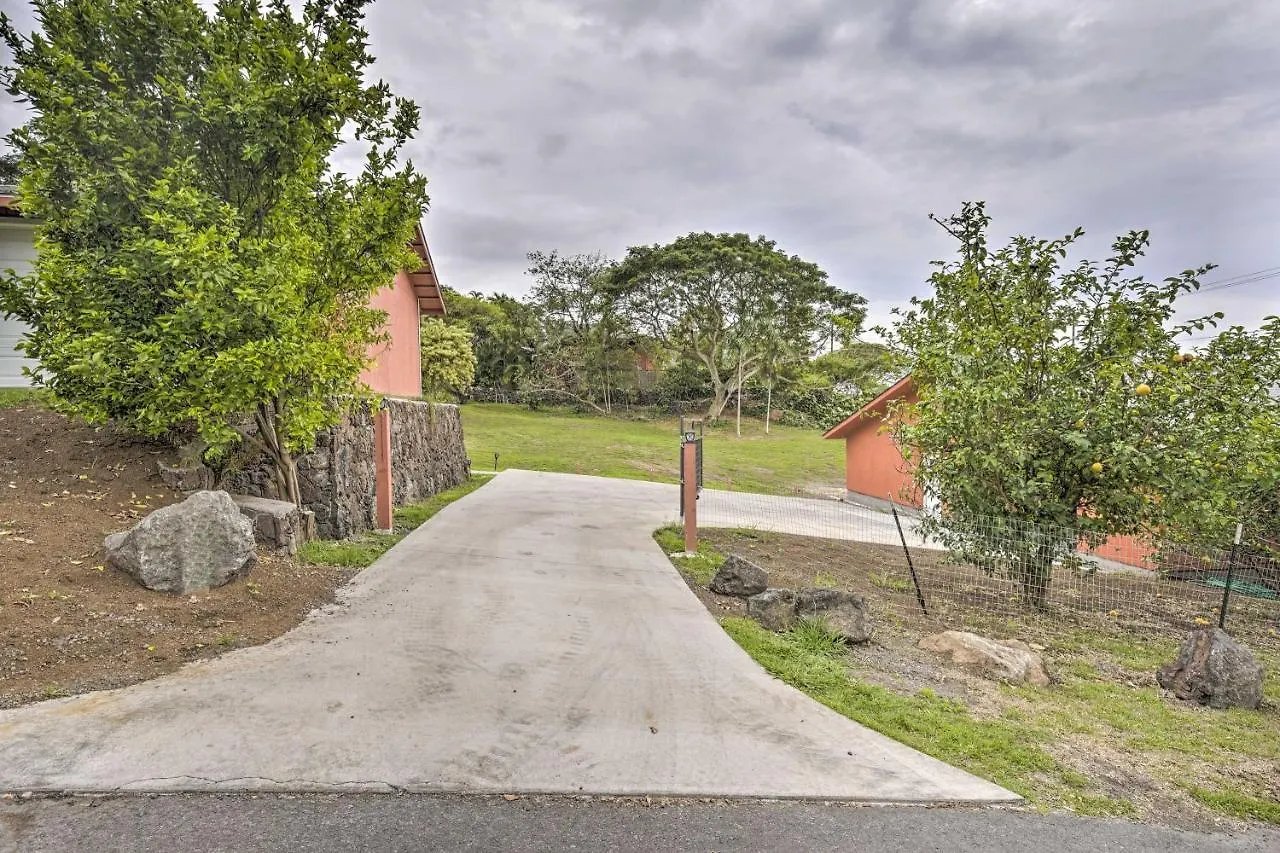 Cozy Kailua-Kona Escape Near Pristine Beaches USA