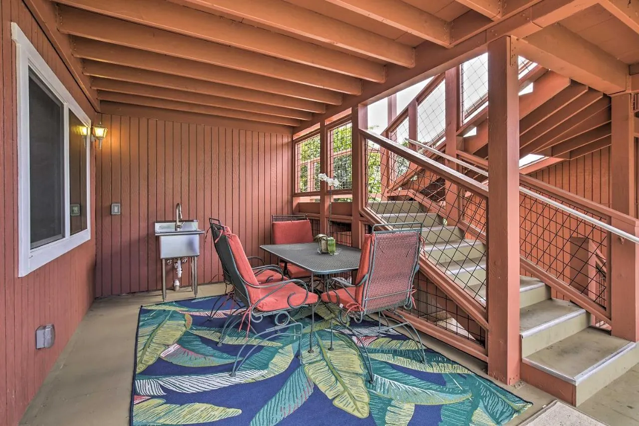 Cozy Kailua-Kona Escape Near Pristine Beaches